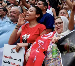 تونس تشتعل.. مظاهرات حاشدة تطالب برحيل قيس سعيد